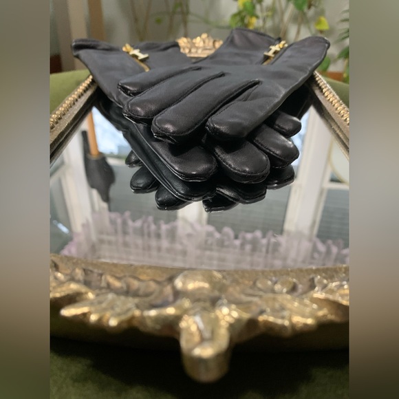 Elegant Leather Driving Gloves Black Gold Tone Zipper Detail S/M Isaac Mizrahi - Picture 3 of 15